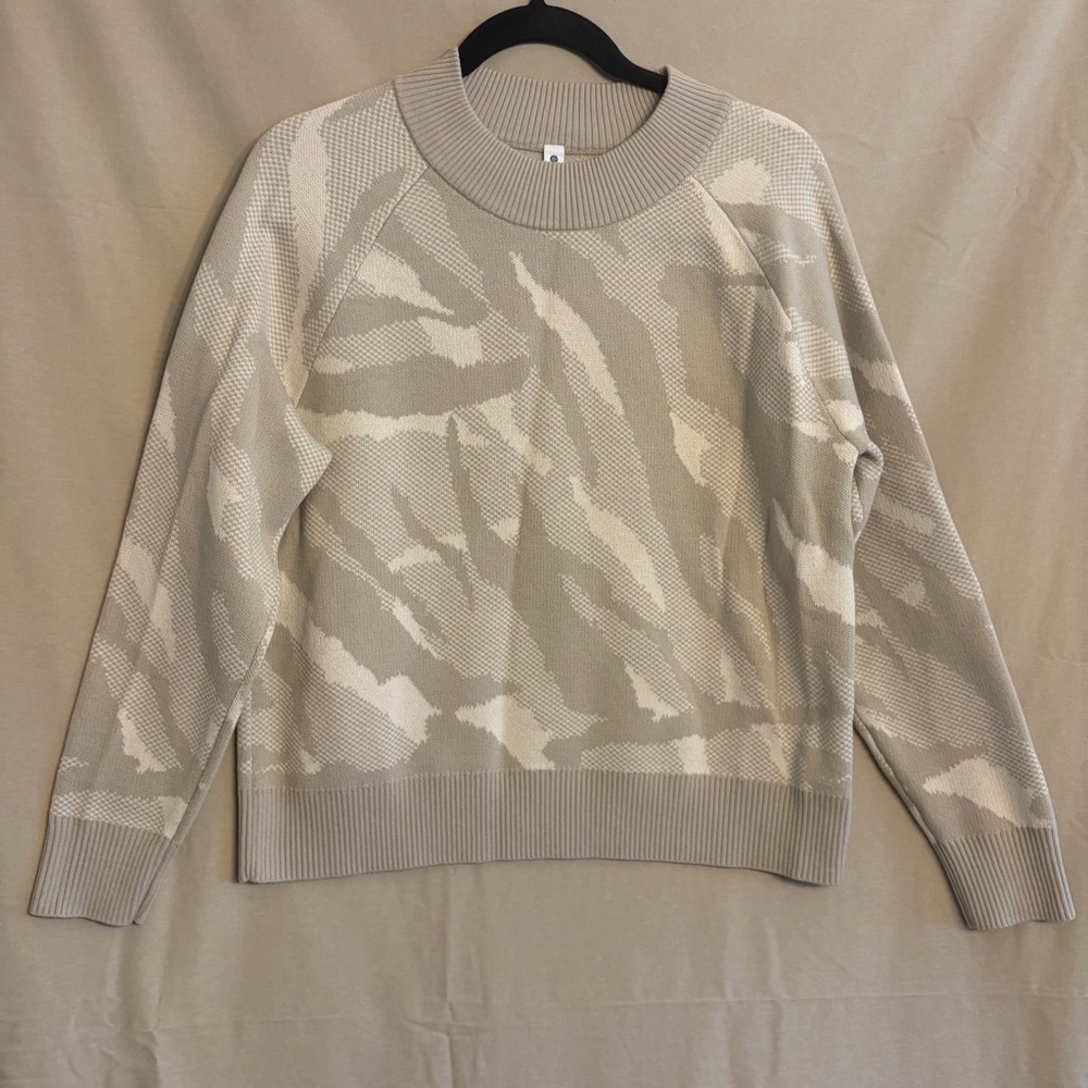 Athleta Jacquard Textured Crew Extra Fine Wool Blend Sweater S Beige/Cream Camo